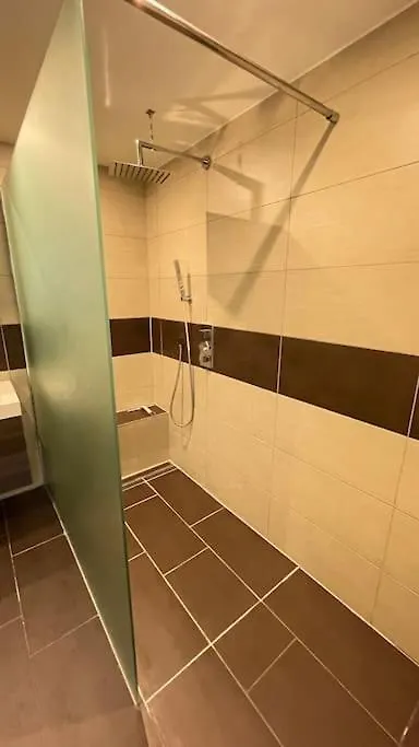 Shine Apartment Schwarzenfeld ألمانيا
